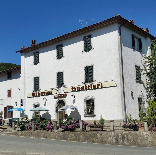 Exterior - Albergo Ristorante Gualtieri (Barberino di Mugello)