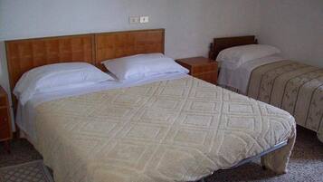 Schreibtisch, kostenloses WLAN, Bettwäsche