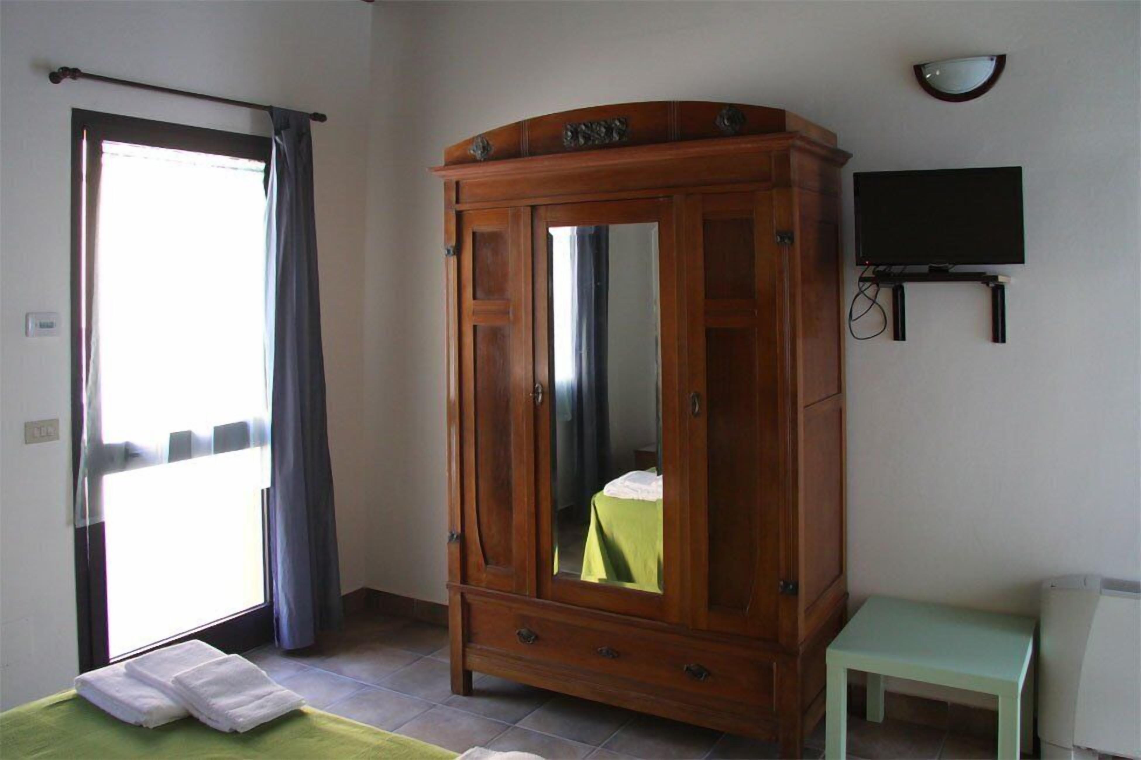 Triple Room, Non Smoking | Cots/infant beds, free WiFi, bed sheets