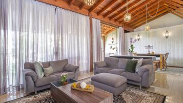 Bangalô Família | Sala de estar | Smart TV