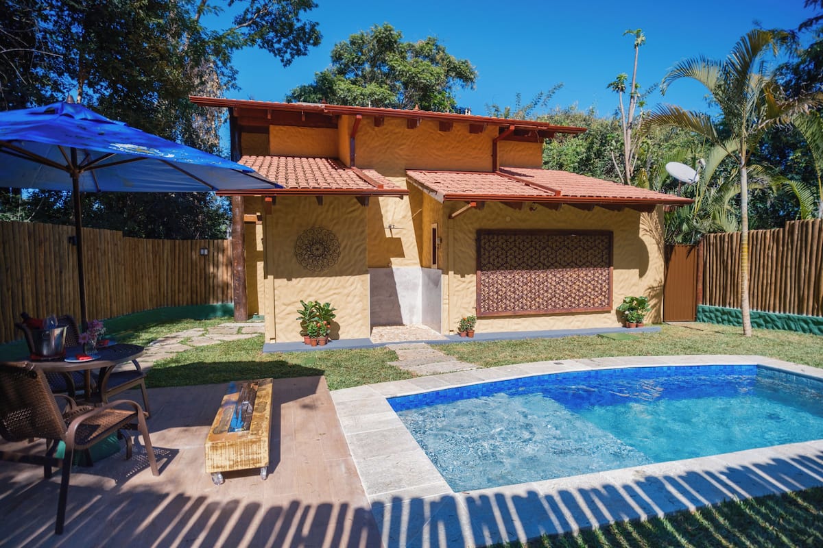 Bangalô Varanda do Conde | Indoor pool | Outdoor pool, pool loungers