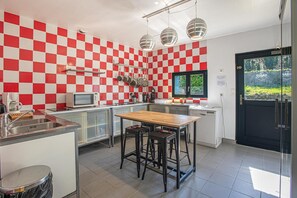Fridge, microwave, oven, stovetop - Naéco (Plouhinec)