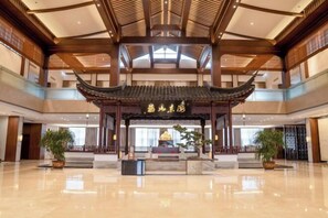 Lobby lounge - Good Fortune Hot Spring Hotel (Donghai)