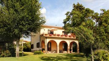 Doppia Basic, vista cortile | Una scrivania, Wi-Fi gratuito, lenzuola