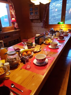 Free daily continental breakfast