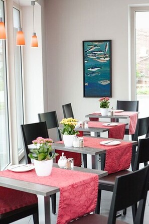 Frukostbuffé varje dag (EUR 14 per person)