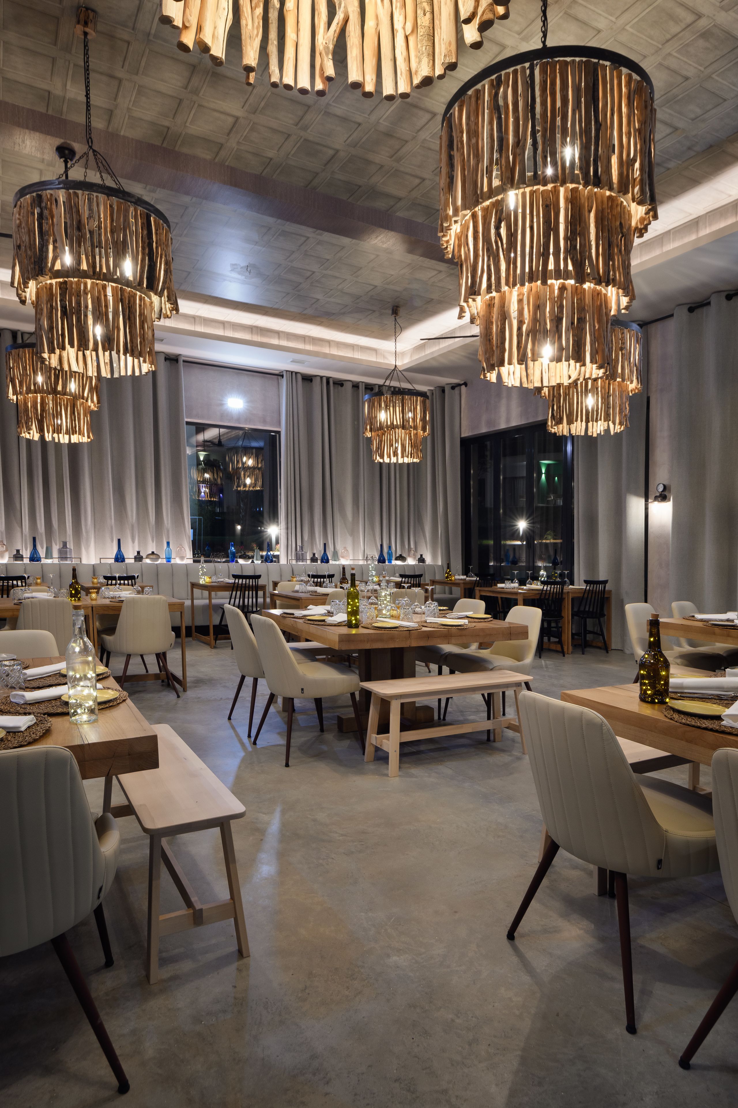 4 restaurants, breakfast, lunch, dinner served; Italian cuisine 