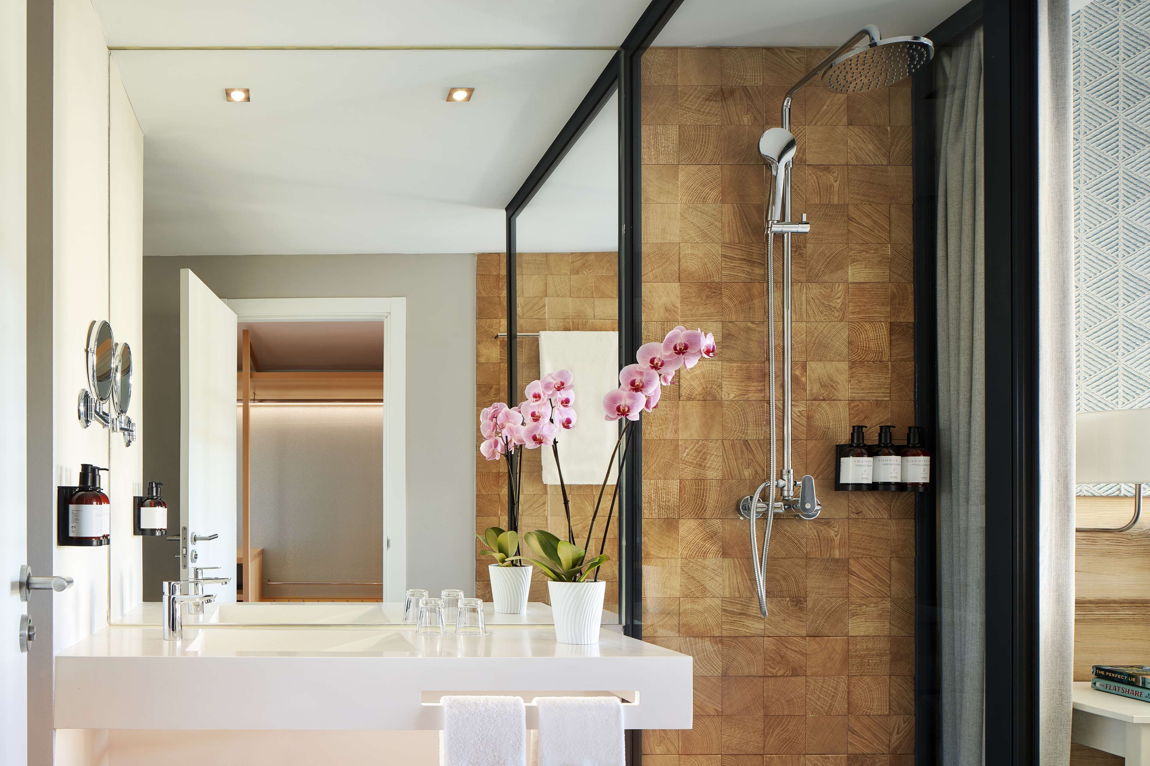 superior room | bathroom | eco-friendly toiletries, hair dryer, bathrobes, towels