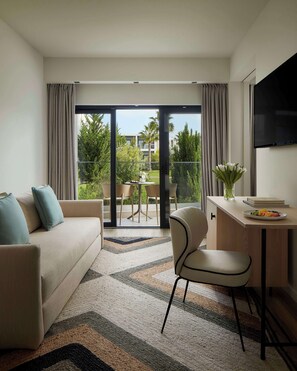 Minibar, una cassaforte in camera, una scrivania, tende oscuranti