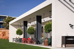 4 restaurants, breakfast, lunch, dinner served; Italian cuisine
