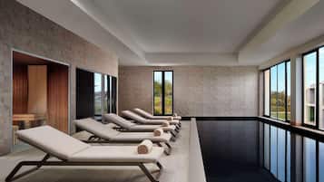 Piscina interna, 6 piscinas externas, espreguiçadeiras