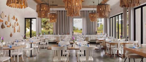 4 restaurants, breakfast, lunch, dinner served; Italian cuisine