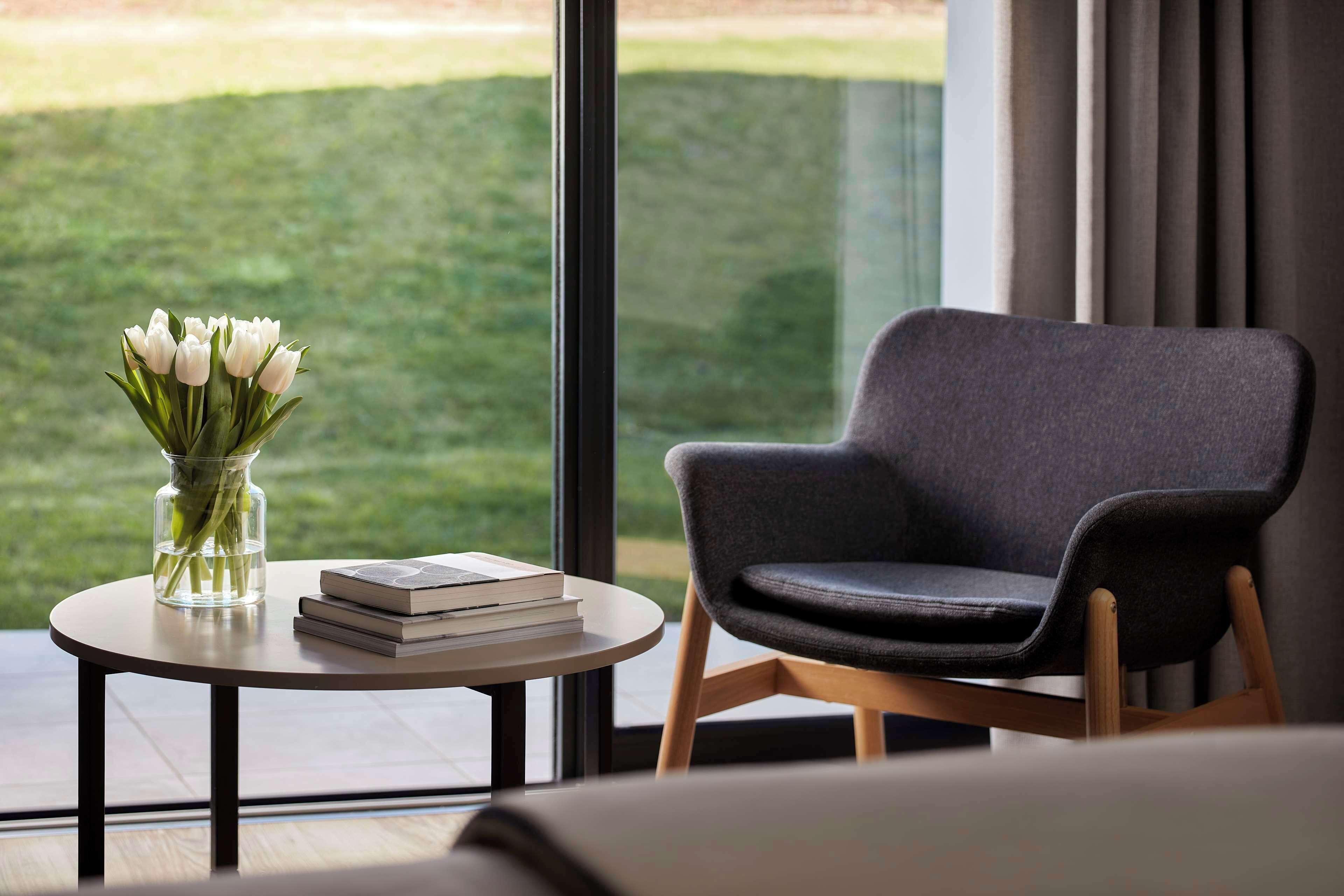 迷你吧、客房内保险箱、办公桌、遮光窗帘