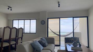 Apartment, Multiple Beds, Non Smoking | Living area