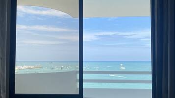 3 bedrooms, in-room safe, iron/ironing board, free WiFi