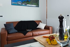 Basic Apartment, Mountain View | Living room | LCD TV