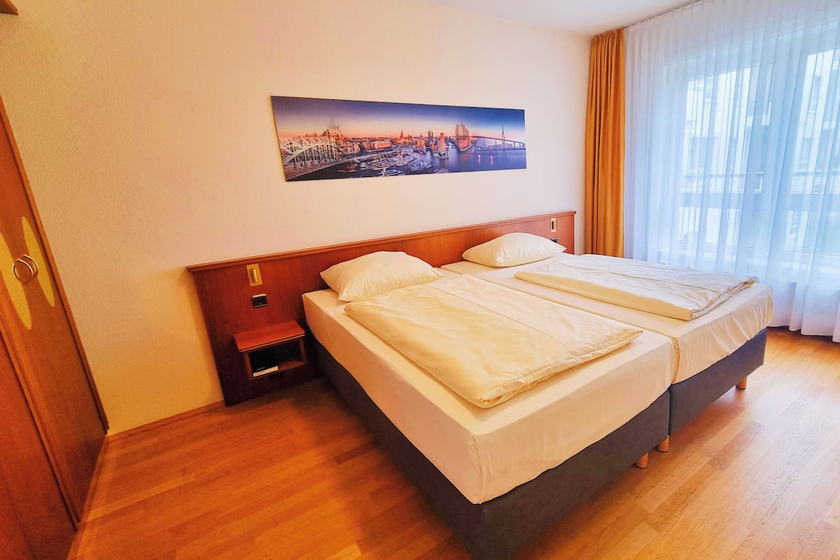 Bureau, chambres insonorisées, Wi-Fi gratuit, draps fournis