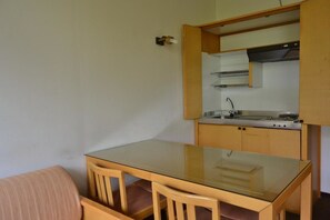 Apartment, 1 Double Bed, Non Smoking | Private kitchen - Breuil Cervinia (Valtournenche)