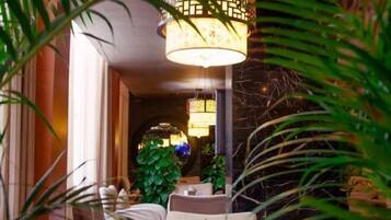 Lobby-Lounge
