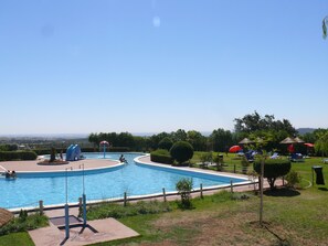 حمام سباحة