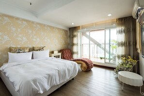 Comfort Double Room, 1 Queen Bed, Non Smoking, City View | Individually decorated, blackout drapes, free WiFi, bed sheets - Star Hotel (Kaohsiung)