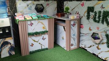 Laptop workspace, free WiFi, bed sheets