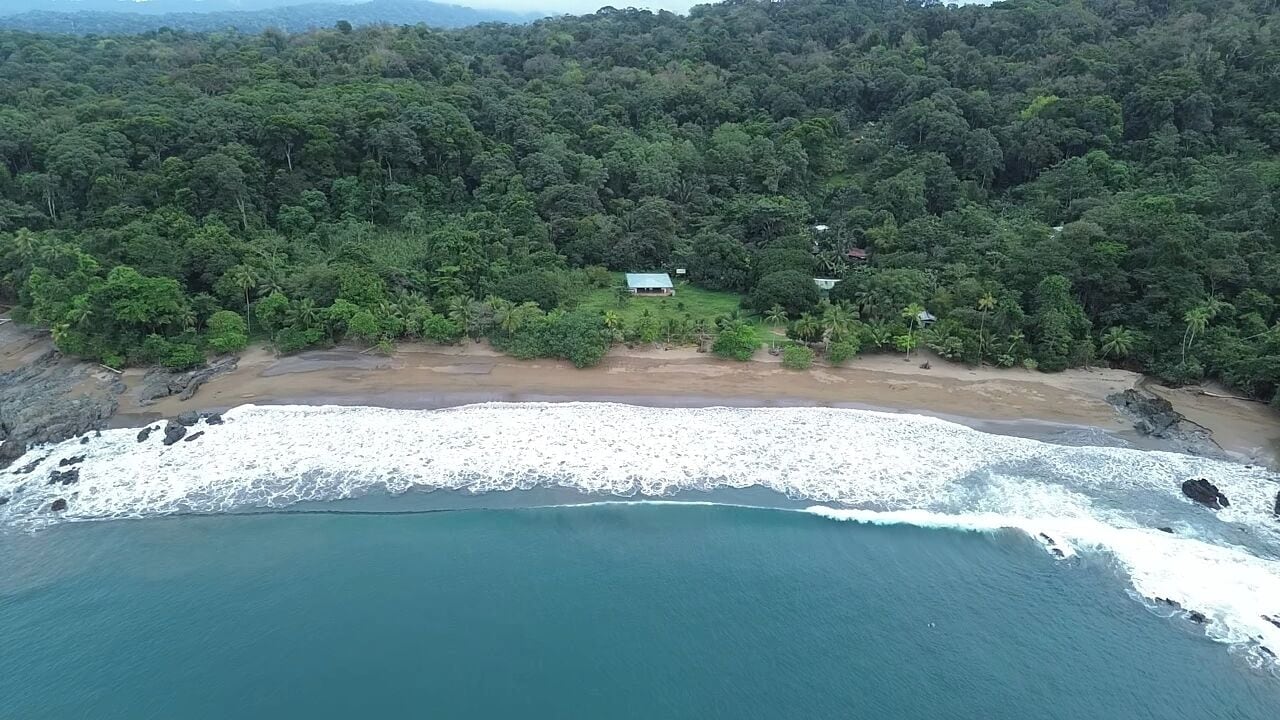 Standaard kamer, Meerdere bedden, roken, uitzicht op tuin | Een laptopwerkplek, gratis wifi, beddengoed