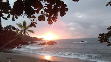 Beach nearby, beach towels, fishing