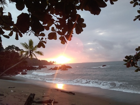 Beach nearby, beach towels, fishing