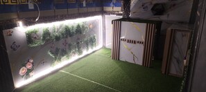 Rom – standard, flere senger, røyk, hageutsikt | Skrivebord for bærbar PC, wi-fi (inkludert) og sengetøy