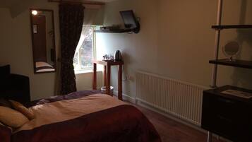 Iron/ironing board, free WiFi, bed sheets