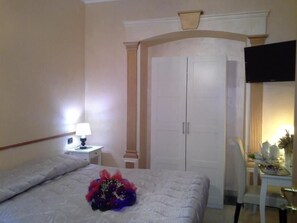 Minibar, desk, laptop workspace, free WiFi - B&B Villa Bella (Catanzaro)