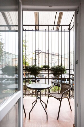 Classic Studio | Balcony - Antares Apart Hotel (Lviv)