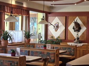 Lunch and dinner served - Pension Hubertushof (Trattenbach)