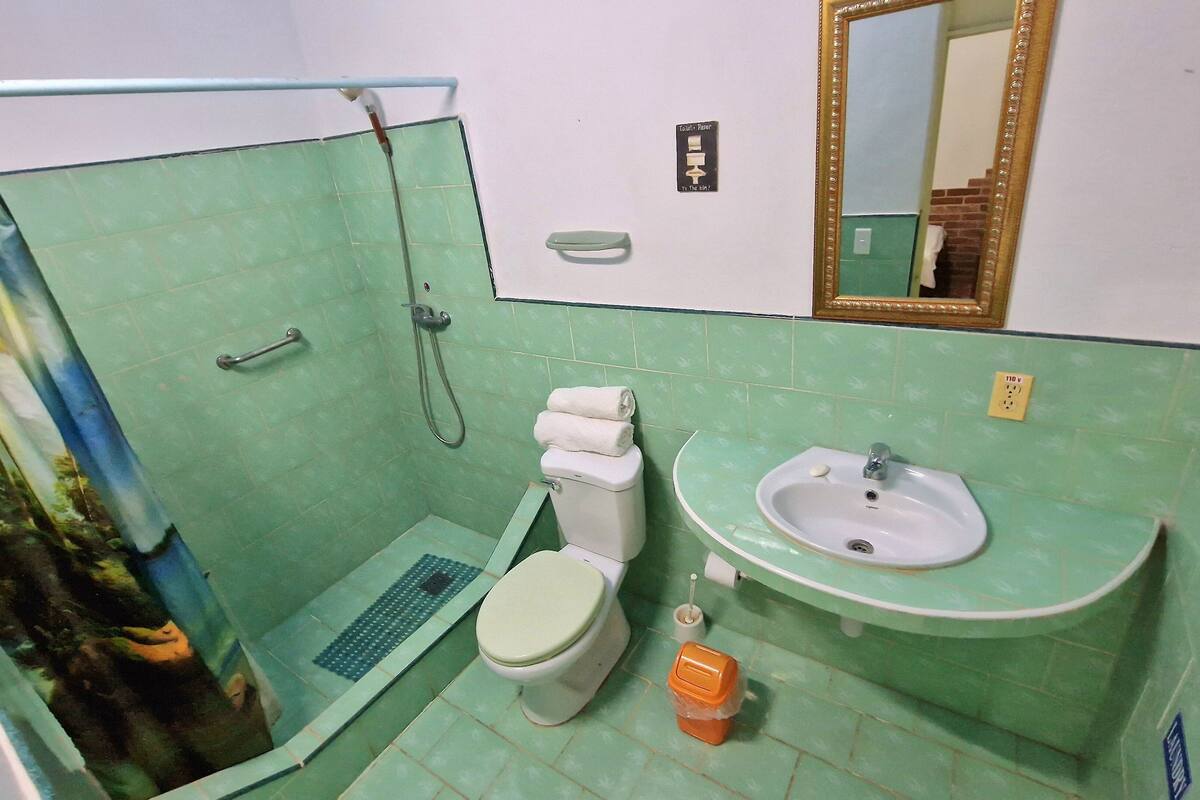 Chambre Triple Standard | Salle de bain