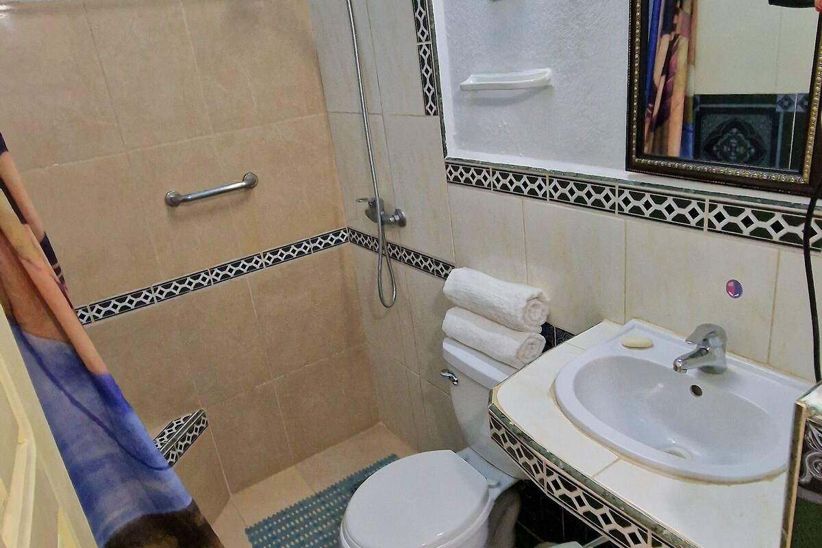 Chambre Triple Ăconomique | Salle de bain