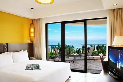 Golden Sunshine Tide Hotspring Resort