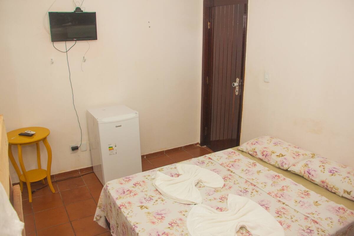 Double Room | Minibar, blackout drapes, WiFi (free), bed sheets
