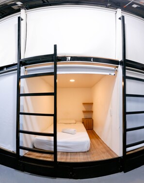Cortinas blackout, Wi-Fi de cortesia, roupa de cama