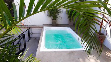 Bañera de hidromasaje exterior