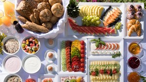 A variety of food items and drinks arranged on a table. - Hotel Restaurant Schachenwald (Premstätten)