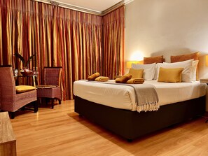 Comfort Double Room, 1 Katil Ratu (Queen), Accessible | Seterika/papan seterika, Wi-fi percuma, cadar katil