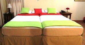In-room safe, free WiFi, bed sheets - Hotel y Desayuno Colibri (Managua)