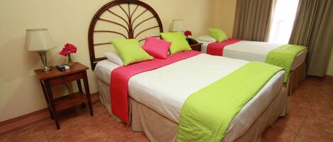 Coffres-forts dans les chambres, Wi-Fi gratuit, draps fournis