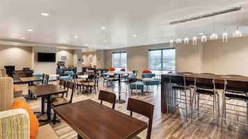 Free daily continental breakfast