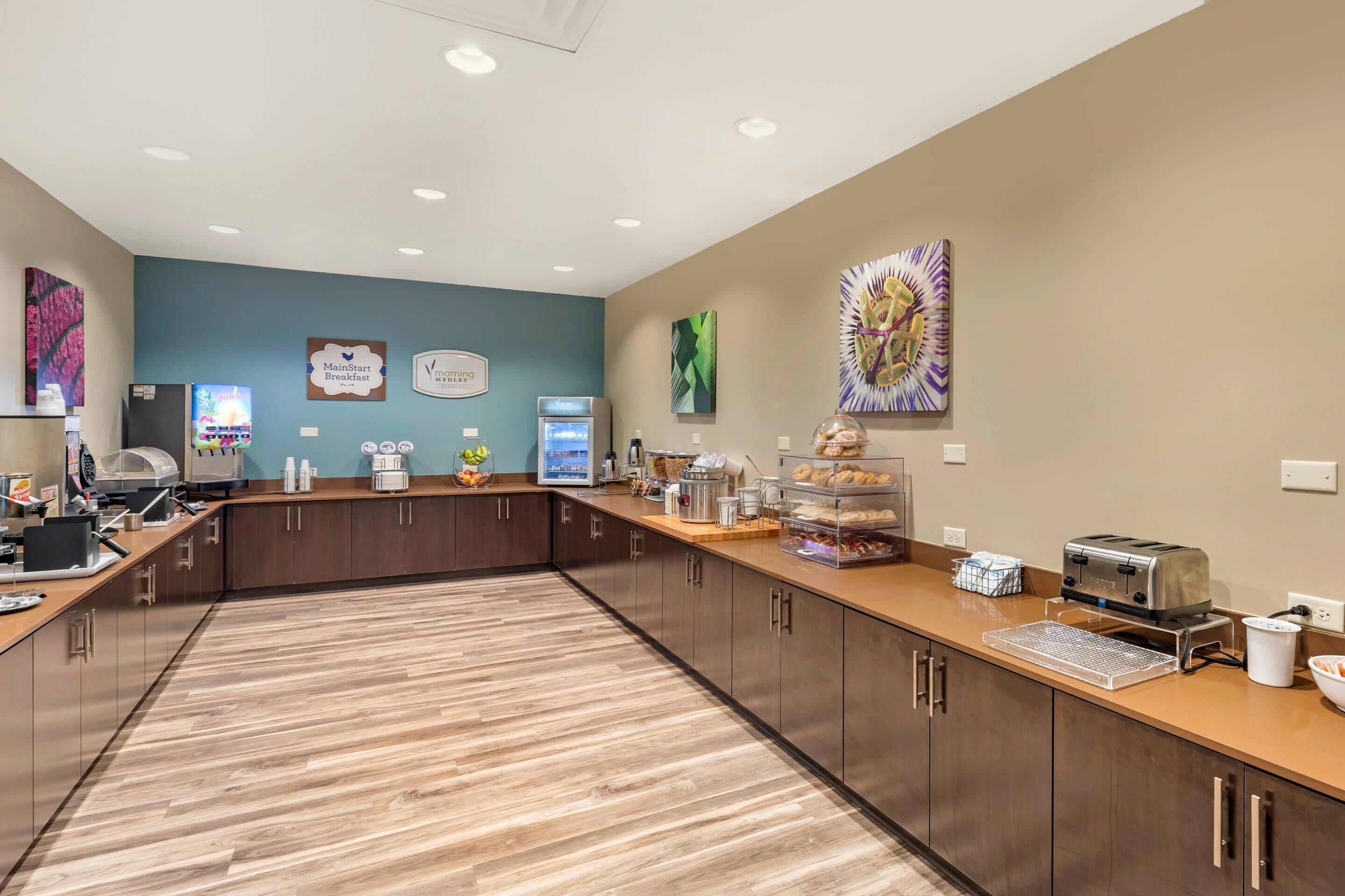 free daily continental breakfast