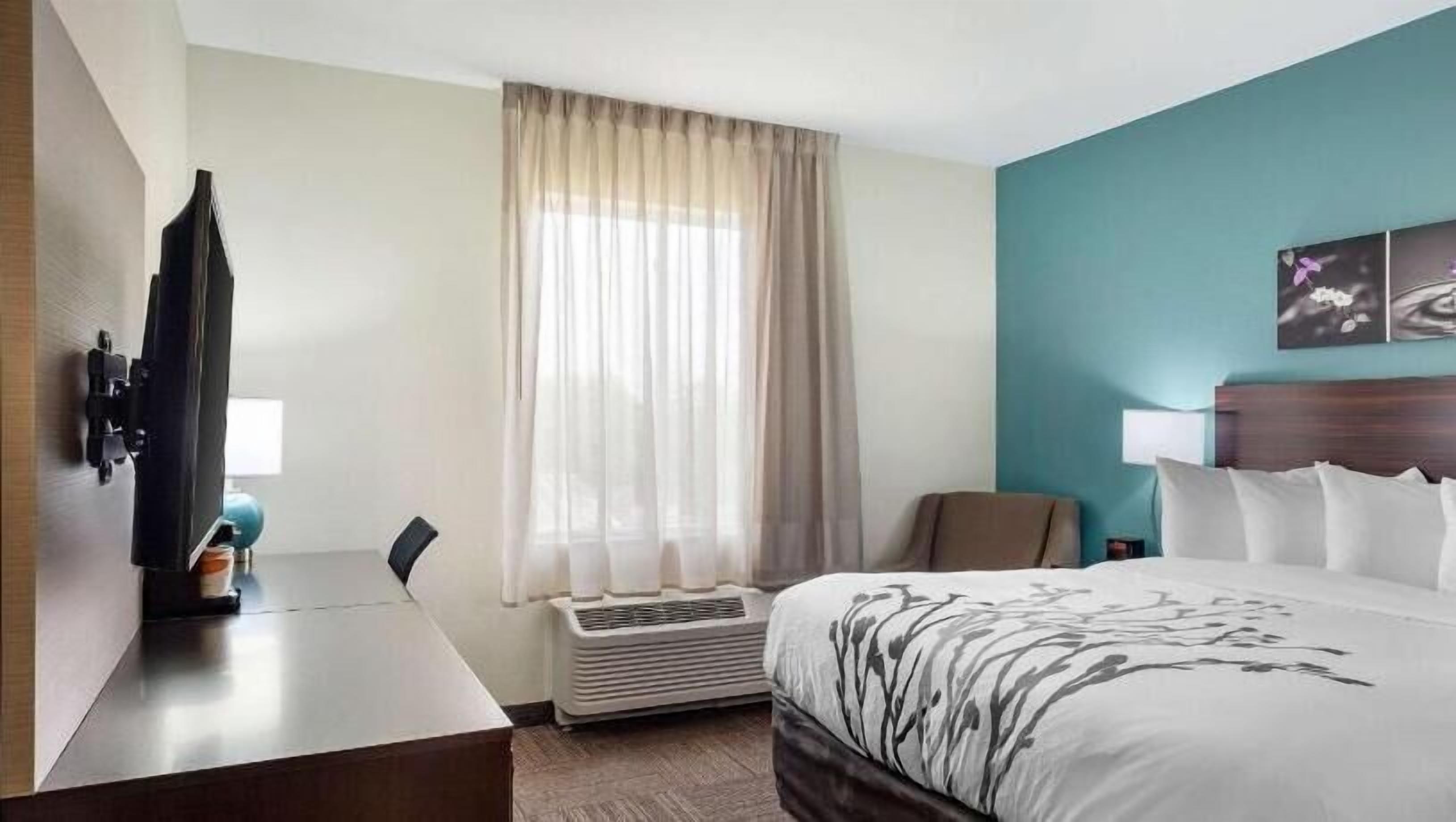 Pillow-top beds, desk, iron/ironing board, free WiFi