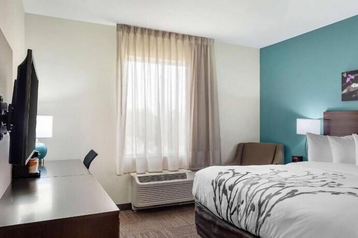 Pillow-top beds, desk, iron/ironing board, free WiFi