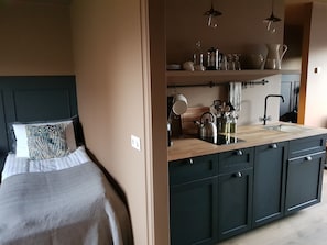Standard-Studio (2) | Eigene Küche | Kühlschrank, Herdplatte, Geschirrspüler, Espressomaschine
