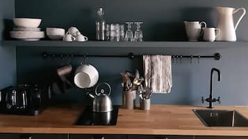電冰箱、爐台、洗碗機、義式濃縮咖啡機